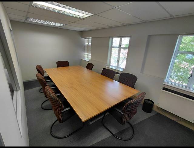104M² OFFICE TO LET IN FOURWAYS